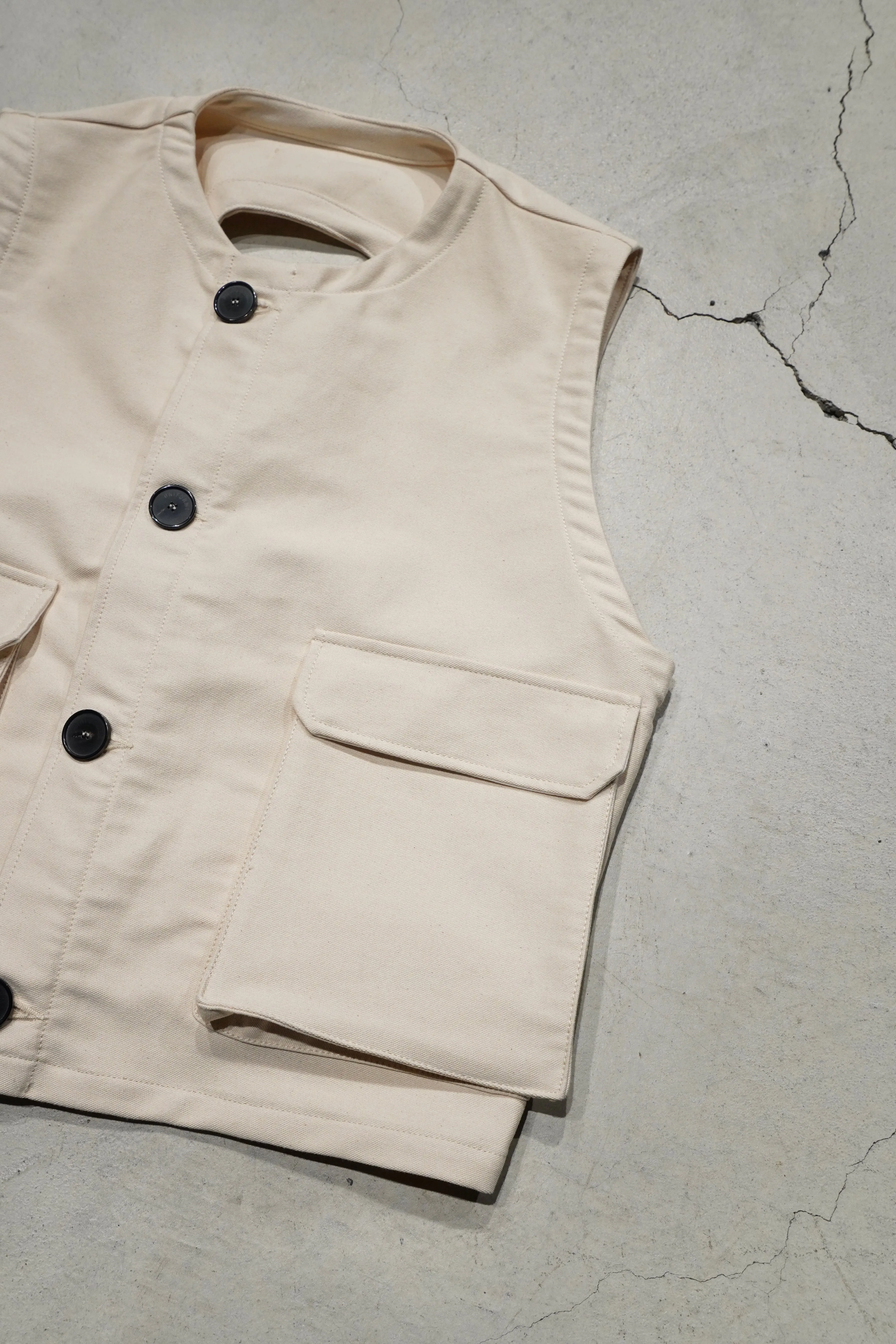 UNIFORME STRAPPED FLAP-POKET VEST