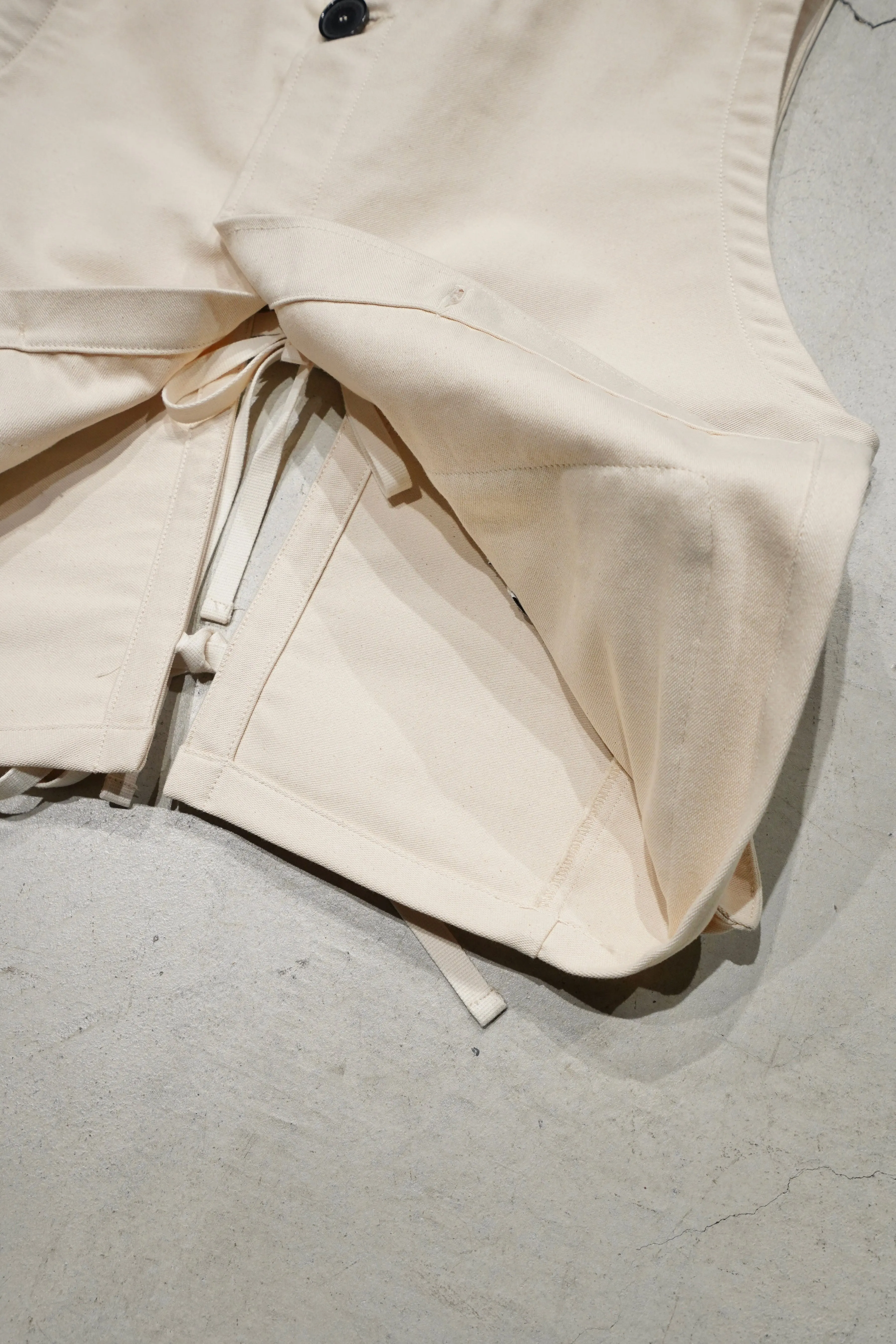 UNIFORME STRAPPED FLAP-POKET VEST
