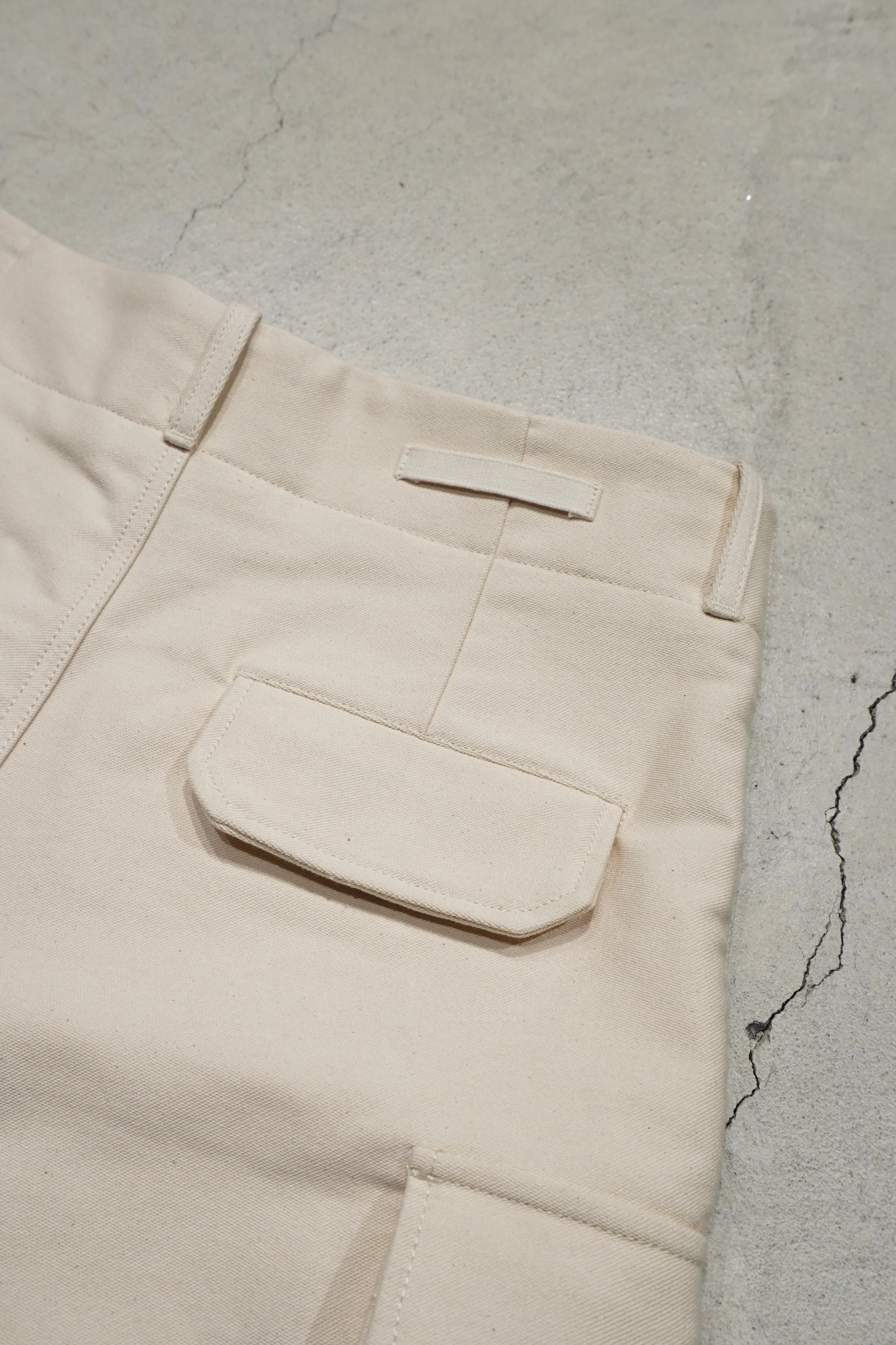 WIDE STITCH-DETAIL FLAP-POCKET SHORTS
