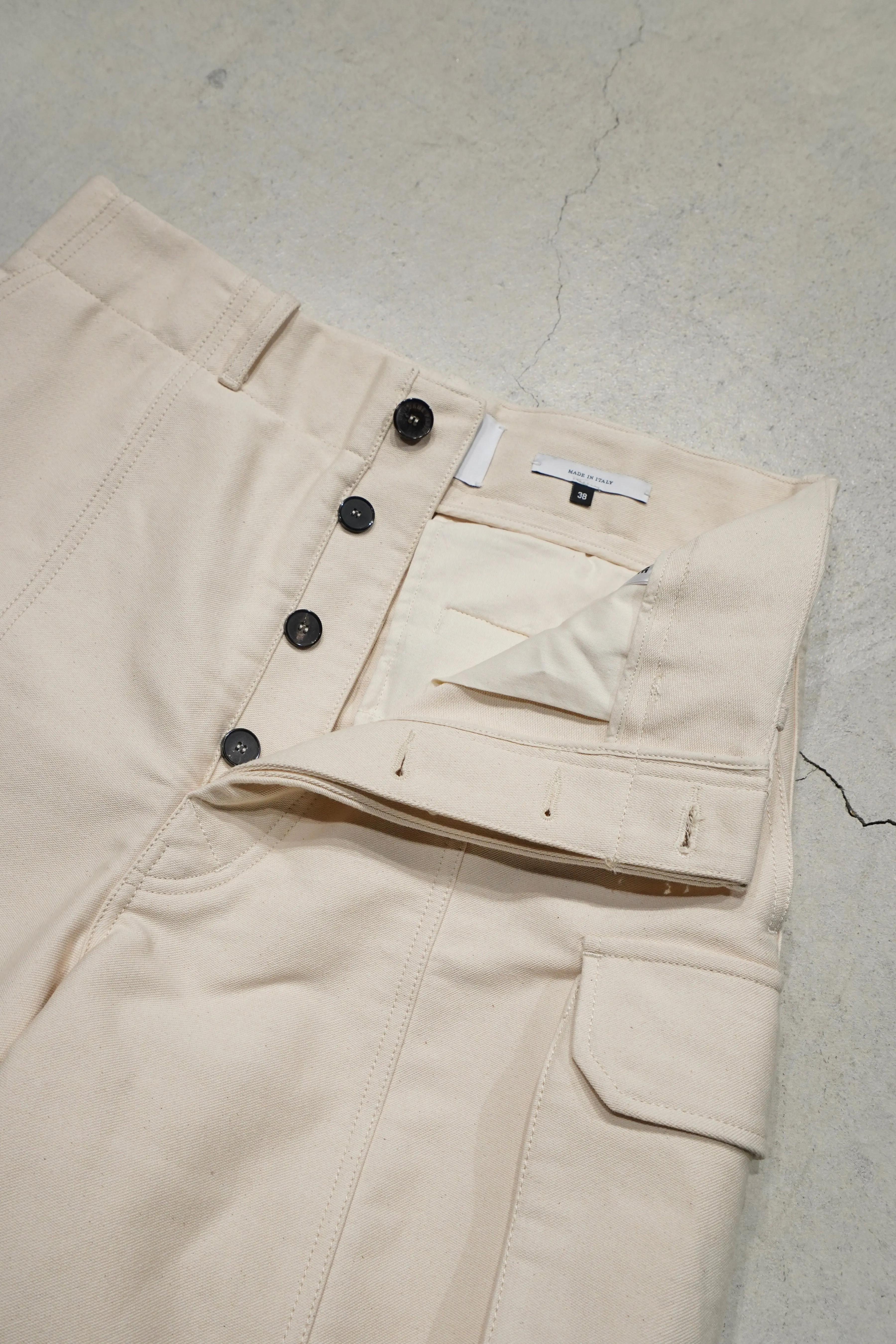 WIDE STITCH-DETAIL FLAP-POCKET SHORTS