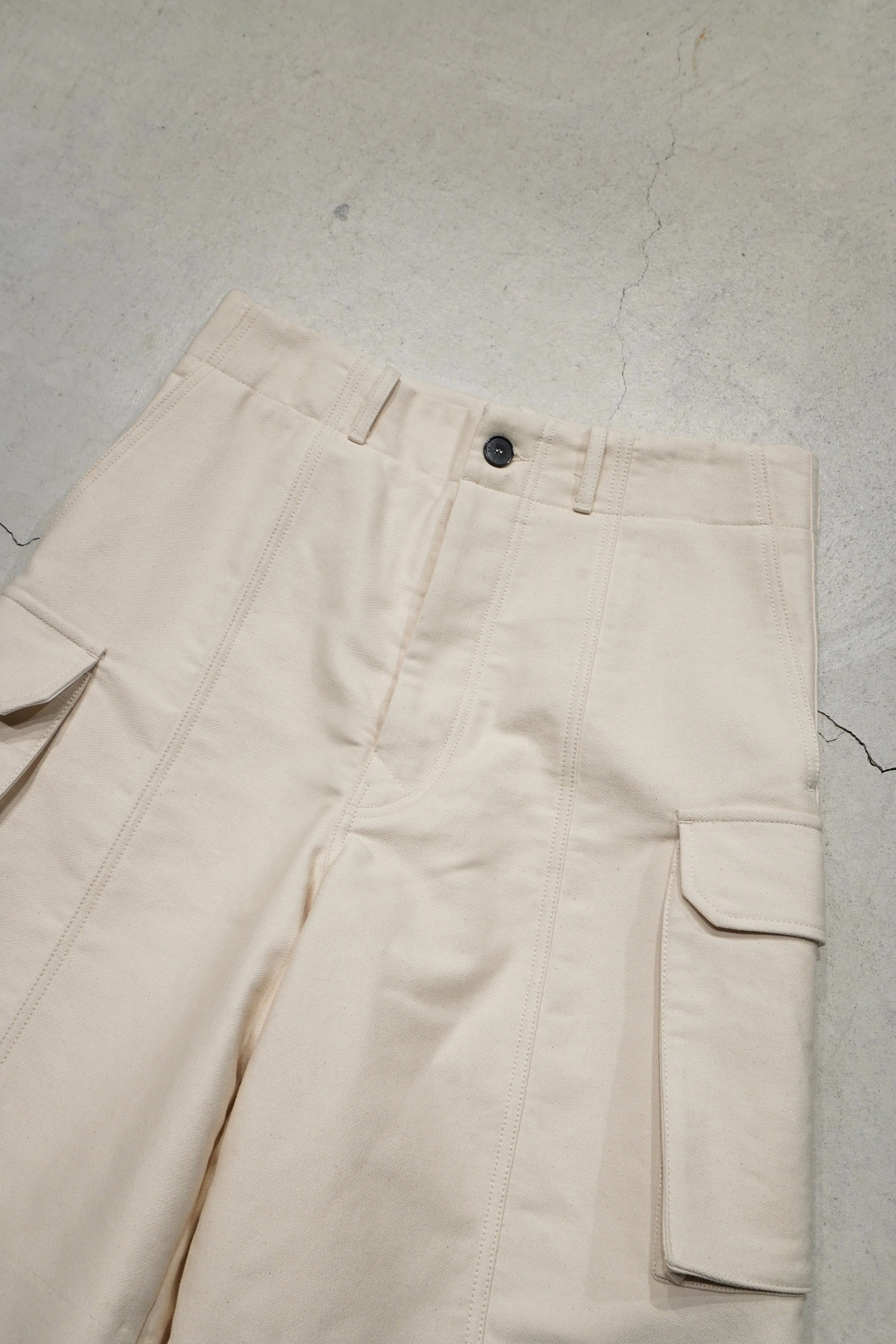 WIDE STITCH-DETAIL FLAP-POCKET SHORTS